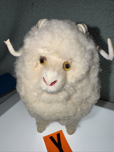 Fluffy ram bighorn - fluffy, sheep